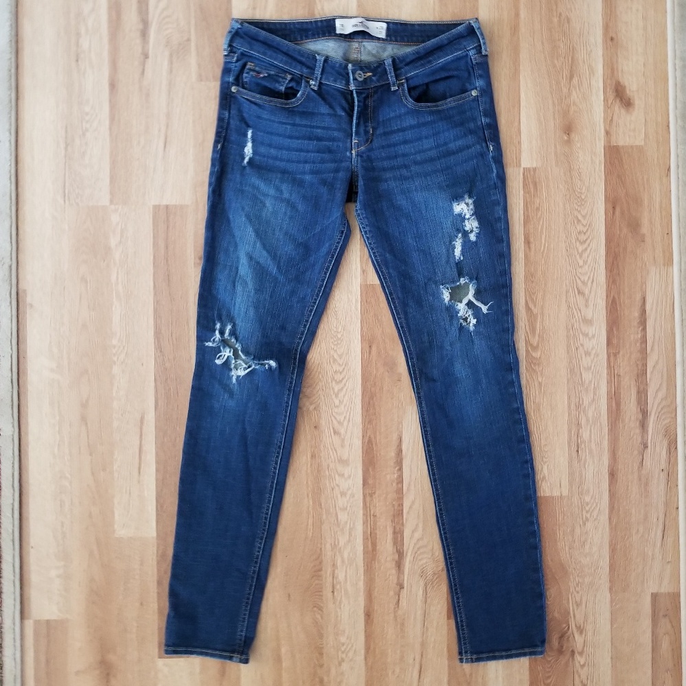 HOLLISTER DISTRESSED JEANS!!